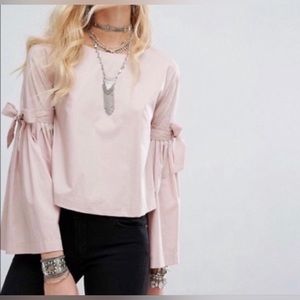 Free People so obviously yours bell sleeves pull on top. Size S blush pink‎